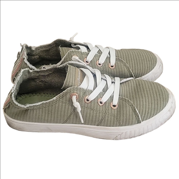 Tommy Bahama 8.5 womens casual soft green sneakers - Picture 2 of 8